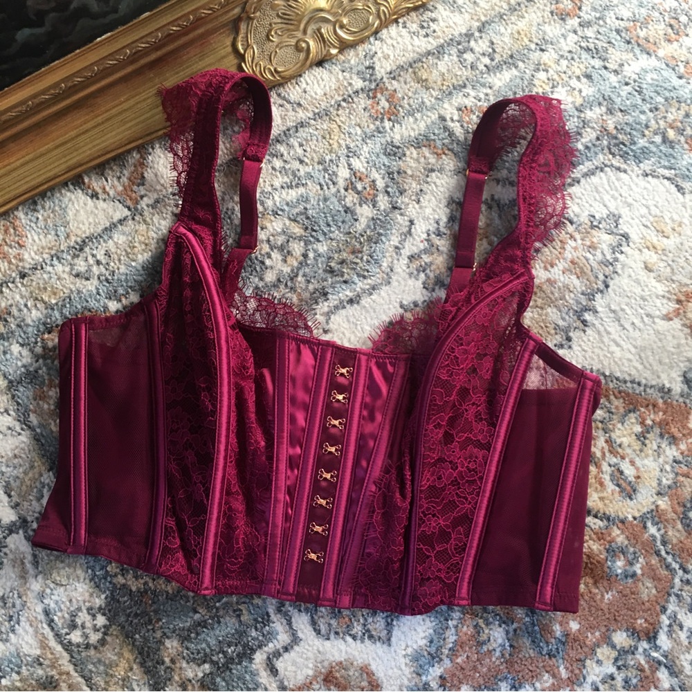 NWT Victoria’s Secret unlined eyelash lace hook & eye berry satin bustier corset